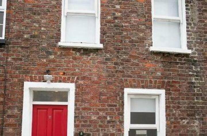Amazing 3 Bedroom Home, Prime Bt1 Postcode And Centre Location * Belfast