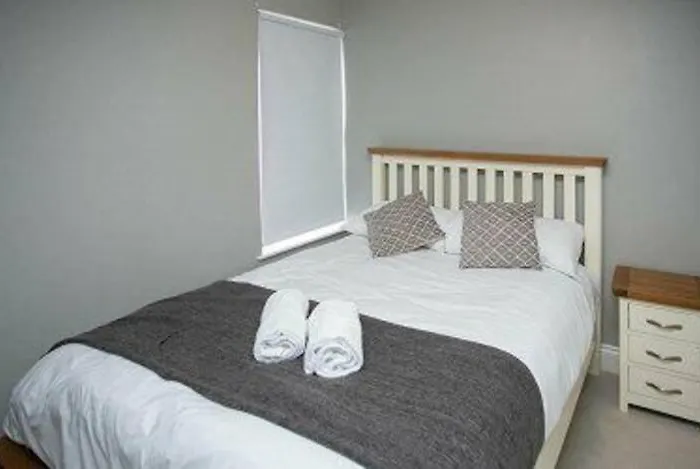 Amazing 3 Bedroom Home, Prime Bt1 Postcode And City Centre Location