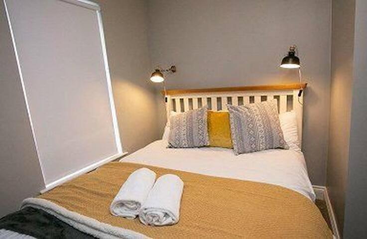 Amazing 3 Bedroom Home, Prime Bt1 Postcode And Centre Location * Belfast